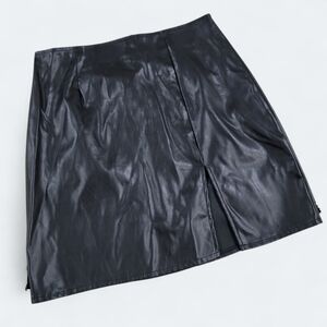 Windsor Black Faux Leather Mini Skirt Size Medium Front Slit